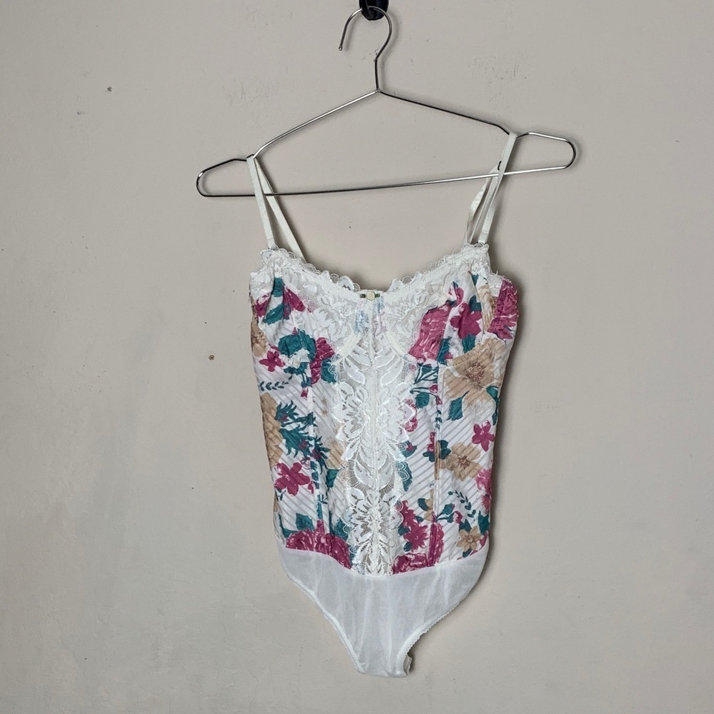 NWOT Free People Good Luck Charm Floral Printed Bodysuit Size Small - Picture 3 of 8